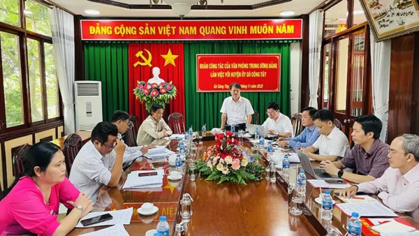 Đoàn công tác của Văn phòng Trung ương Đảng làm việc với Huyện ủy Gò Công Tây, tỉnh Tiền Giang về việc triển khai ứng dụng Công nghệ thông tin trong cơ quan Đảng (năm 2023).