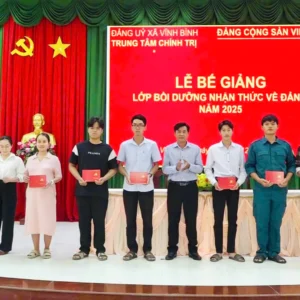 Lễ bế giảng Lớp bồi dưỡng lý luận chính trị dành cho đảng viên mới, khóa II, năm 2025